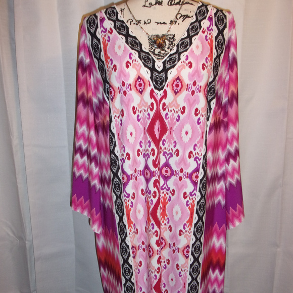 London Times Dresses & Skirts - London Times Sz 14W Pink Pattern V-Neck Dress